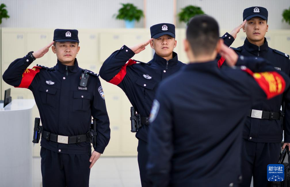 乘警长张威：旅客、行李，一个都不能少
