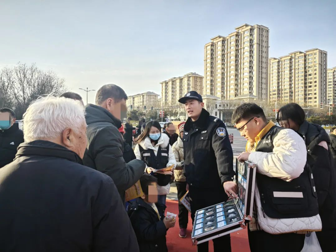禁毒宣传超市行 同心齐力共禁毒