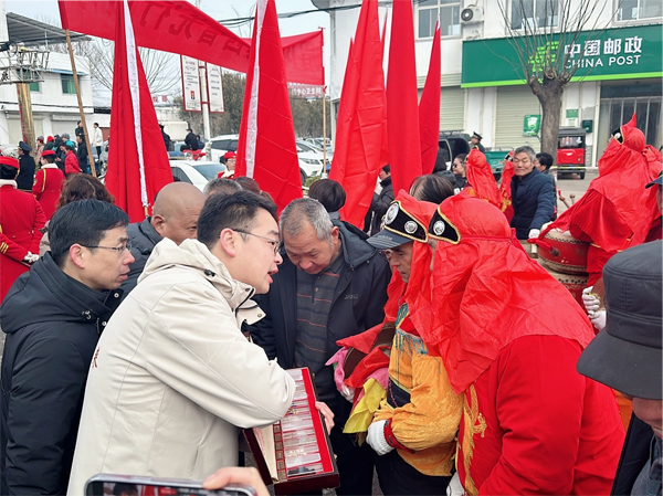 临猗：锣鼓喧天迎社火 禁毒宣传进万家